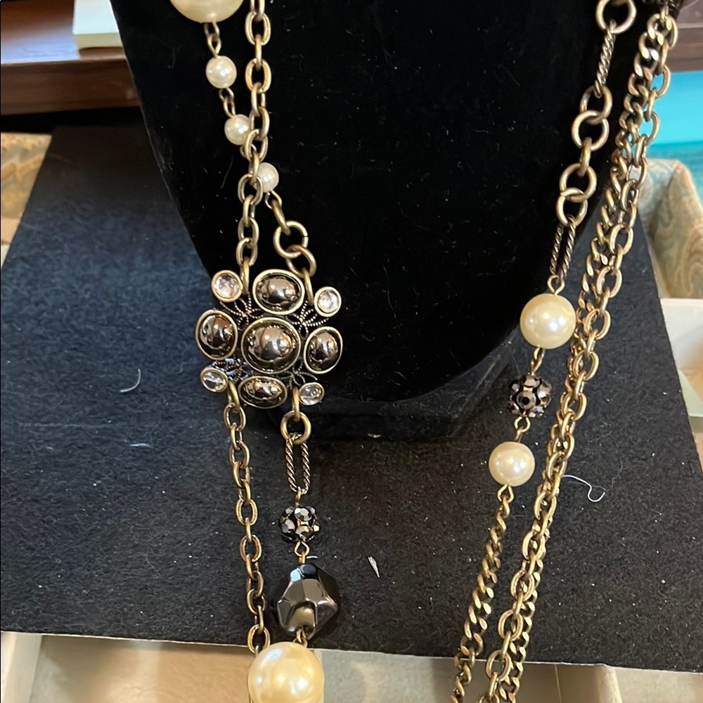 Elegant Gold and Pearl Necklace